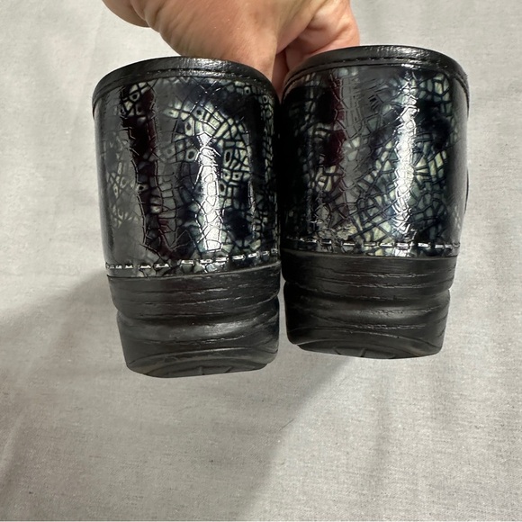 Dansko Professional Women's clogs/shoes, snakeskin pattern, size 40 - Picture 3 of 11